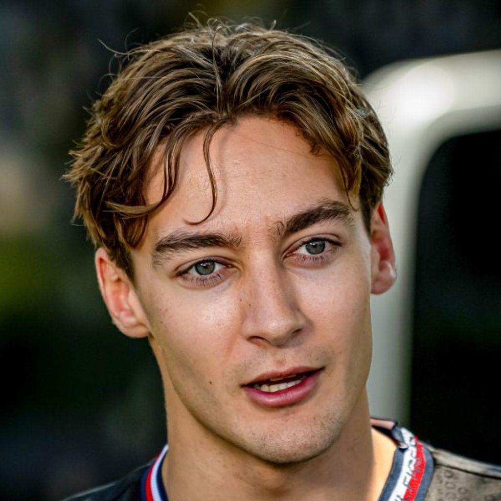 Medium Curtain Fringe hairstyle