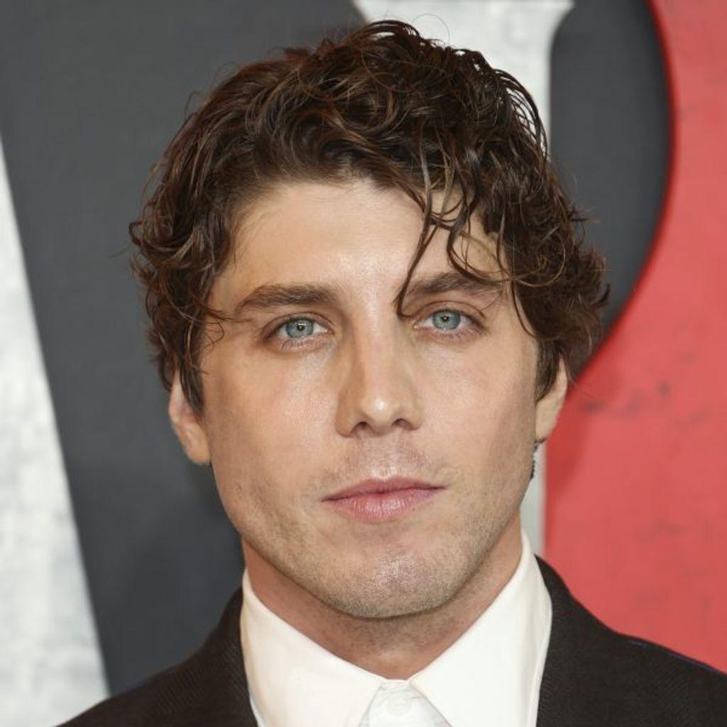 Messy Wavy Layers hairstyle