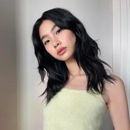 Wavy Shoulder-Length Layers