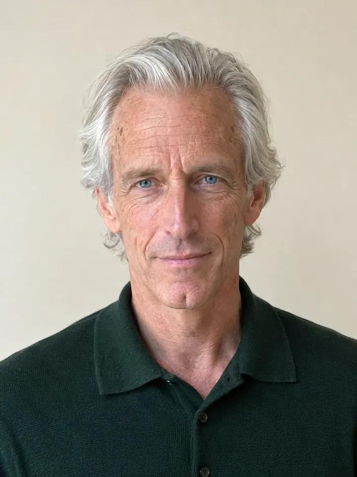 A good photo for the try-on: a man facing the camera in soft light, whole head in frame